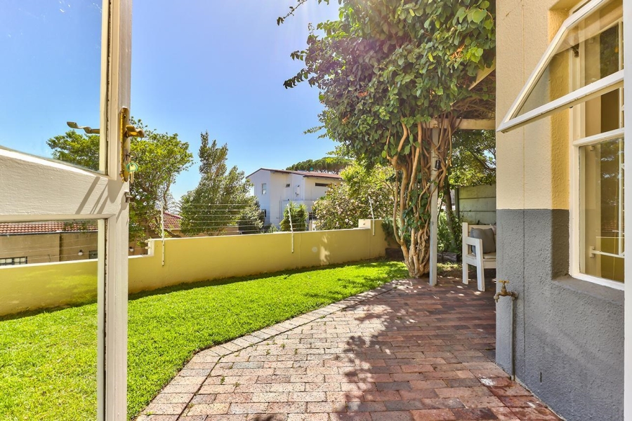 1 Bedroom Property for Sale in Vredehoek Western Cape